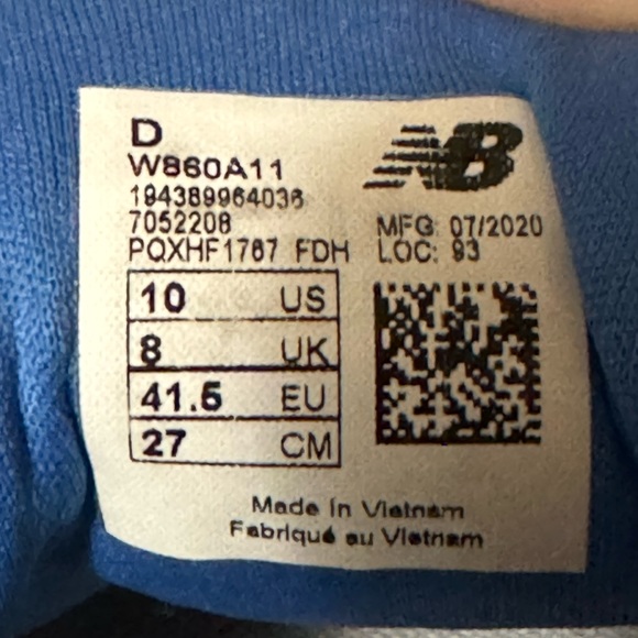 Like new New Balance women’s sneakers - Picture 2 of 2